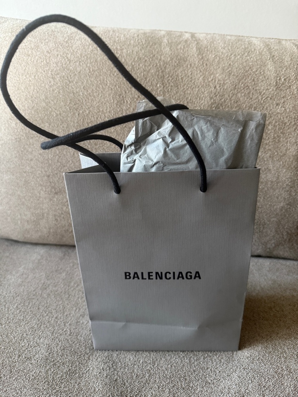 Balenciaga Black and White Logo Knit Cuff Beanie - Picture 5 of 5